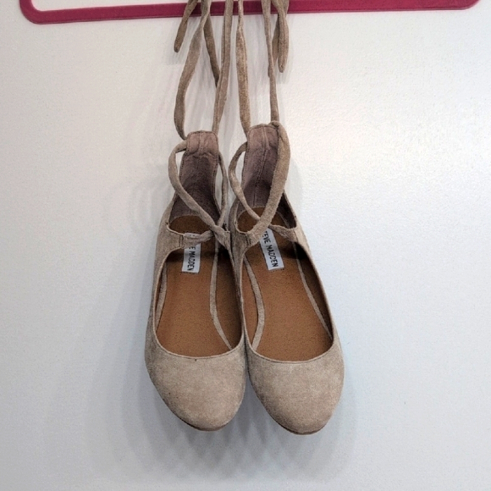 Steve Madden 8 Women's Taupe Lace-Up Flats